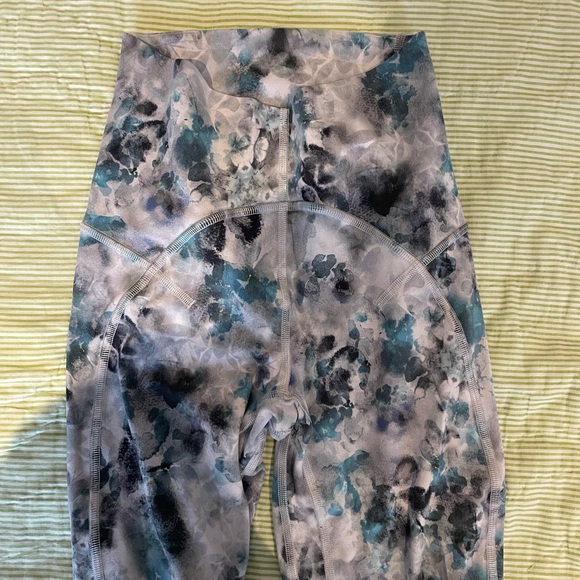 Lululemon matching set - Picture 3 of 5